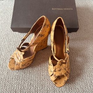 BOTTEGA VENETA platform sandals, size 37.5